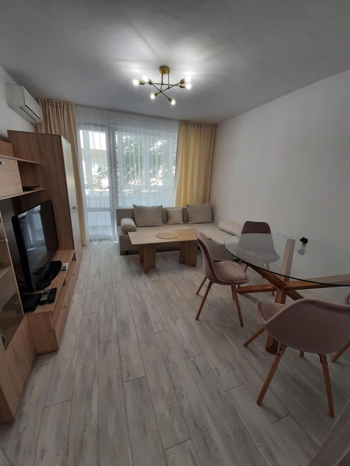 Nicole Apartment Varna Bagian luar foto
